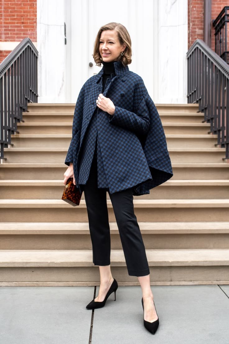 Stylish short cape in a neutral tone, perfect for transitional weather layering.