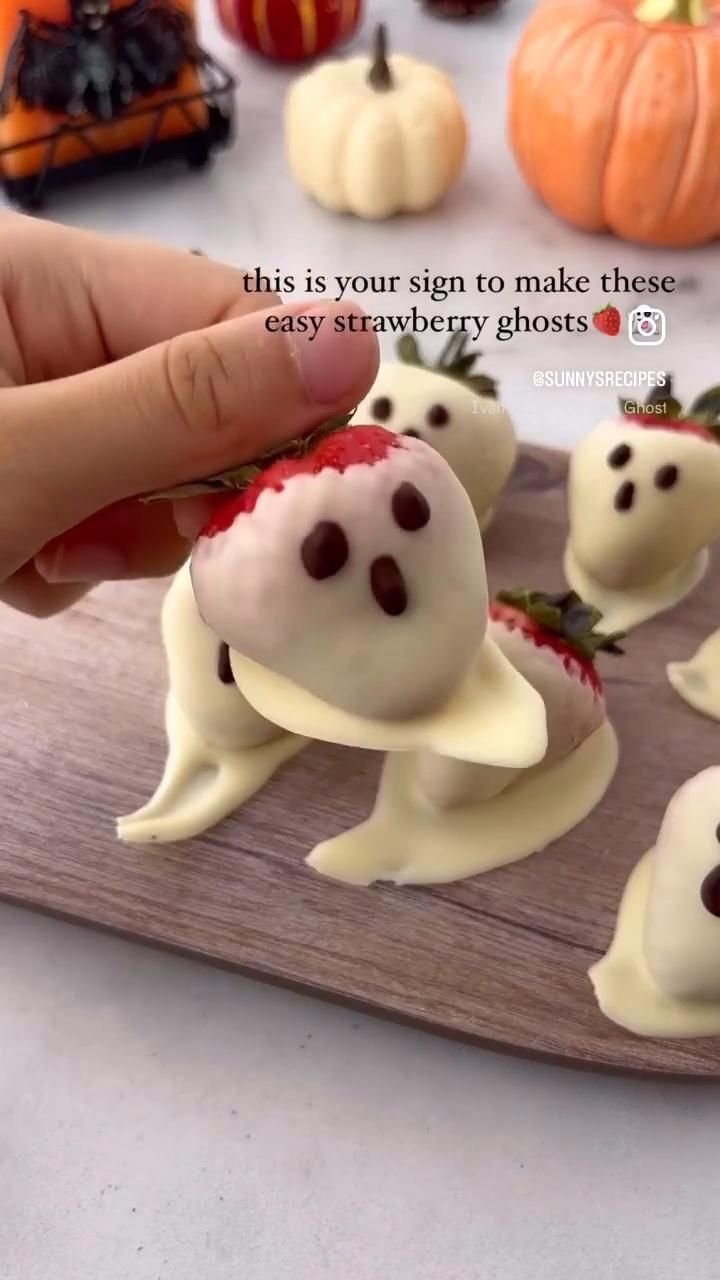 Graveyard chocolate pudding cups for a Halloween food party
